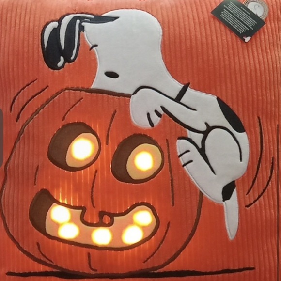 Hallmark Halloween Snoopy and pumpkin light up pillow 15” x 15” - Picture 7 of 7